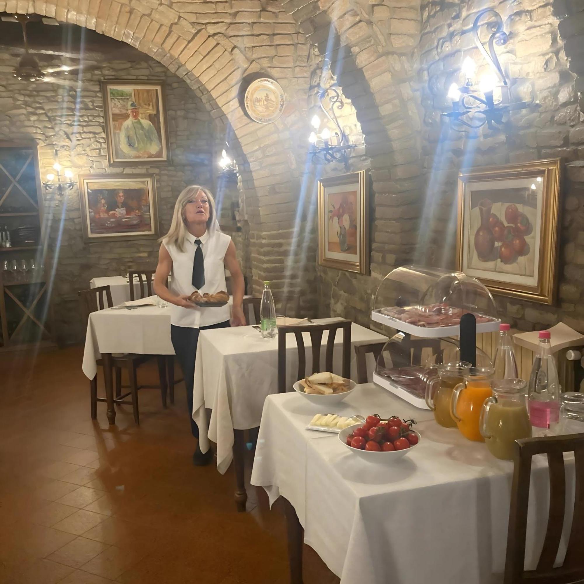Locanda Il Pino Сан-Джиминьяно Экстерьер фото