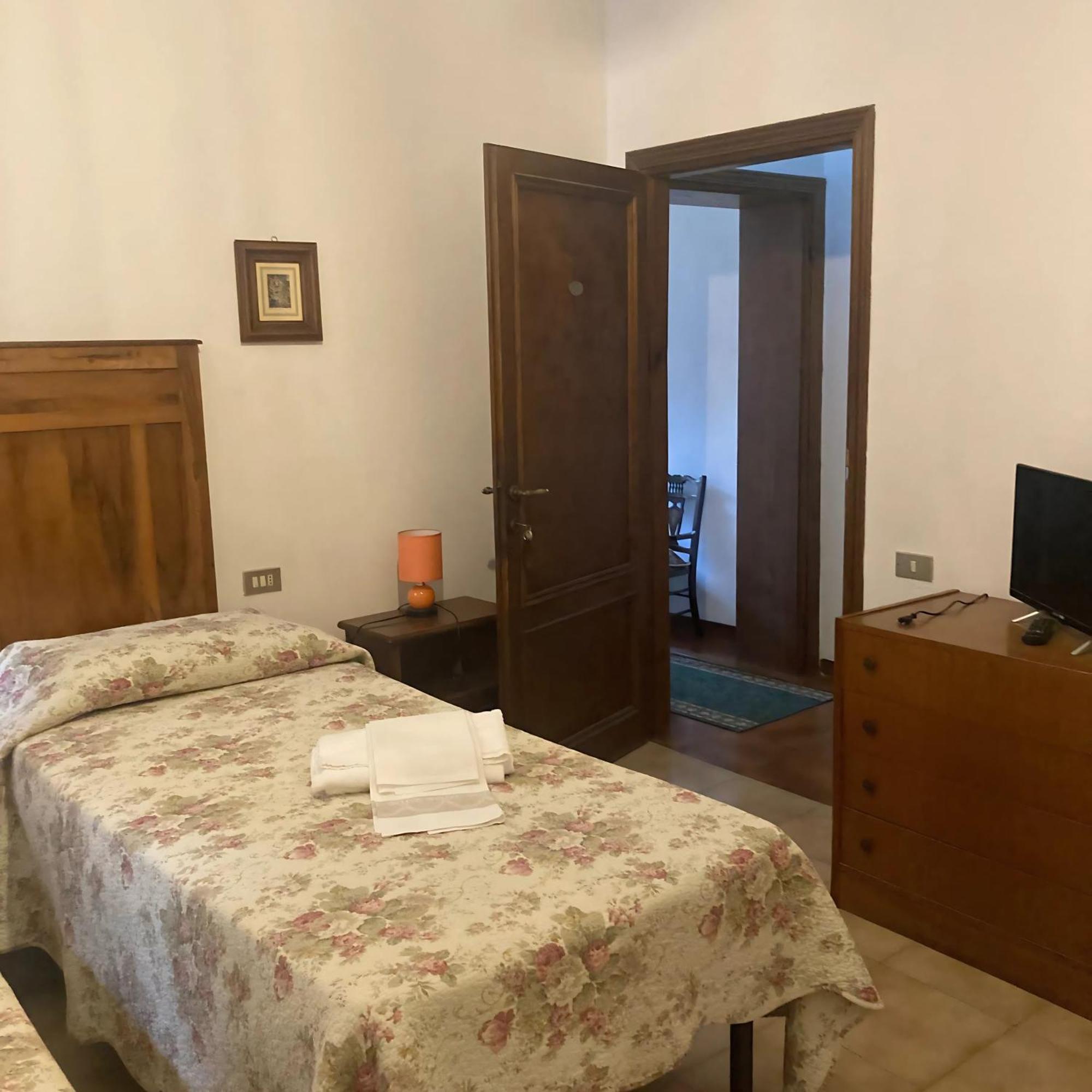 Locanda Il Pino Сан-Джиминьяно Экстерьер фото