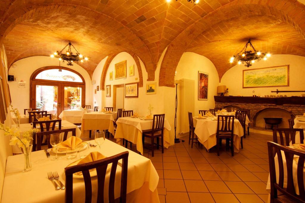 Locanda Il Pino Сан-Джиминьяно Экстерьер фото