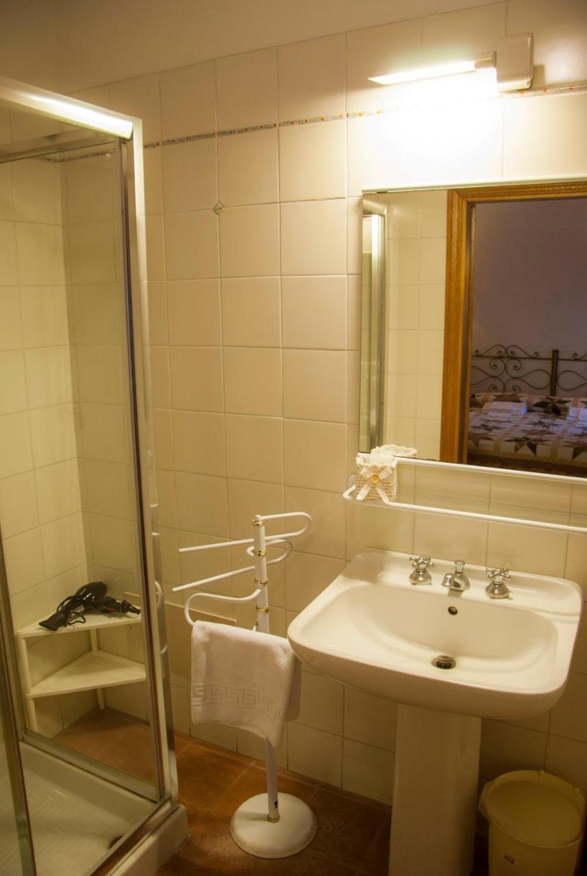 Locanda Il Pino Сан-Джиминьяно Экстерьер фото